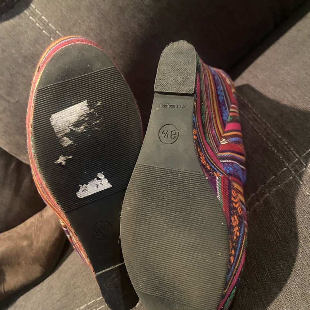 Colorful, striped Wedges! - Picture 4 of 4